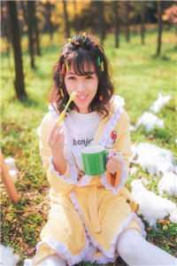 丧尸女受害者与凶恶脸秃头